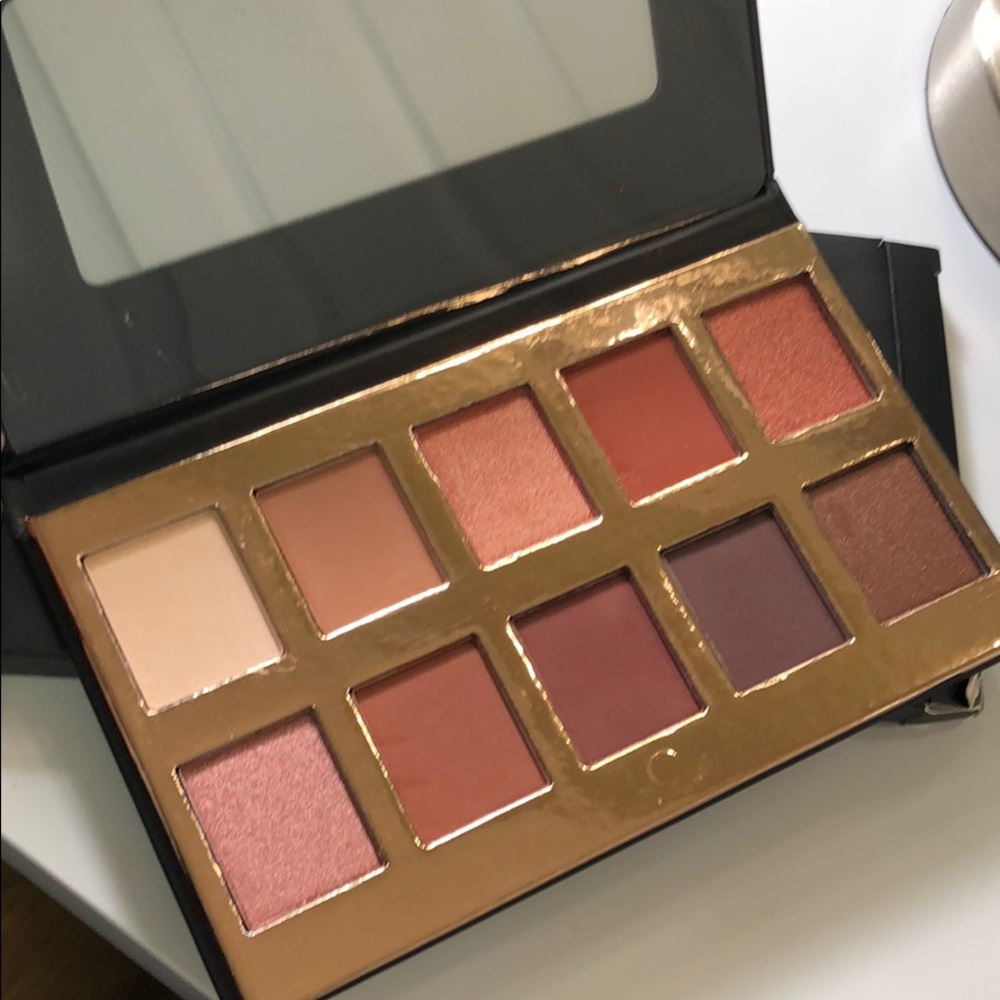 Crown Pro palette
